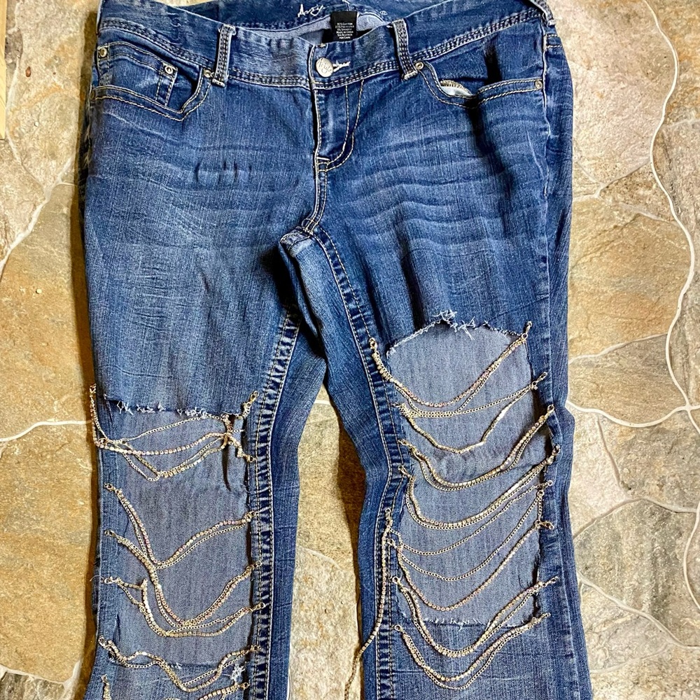Ariya Jeans Women Size 14 Regular-knee cut out with rhinestones.Mid Rise Bootcut